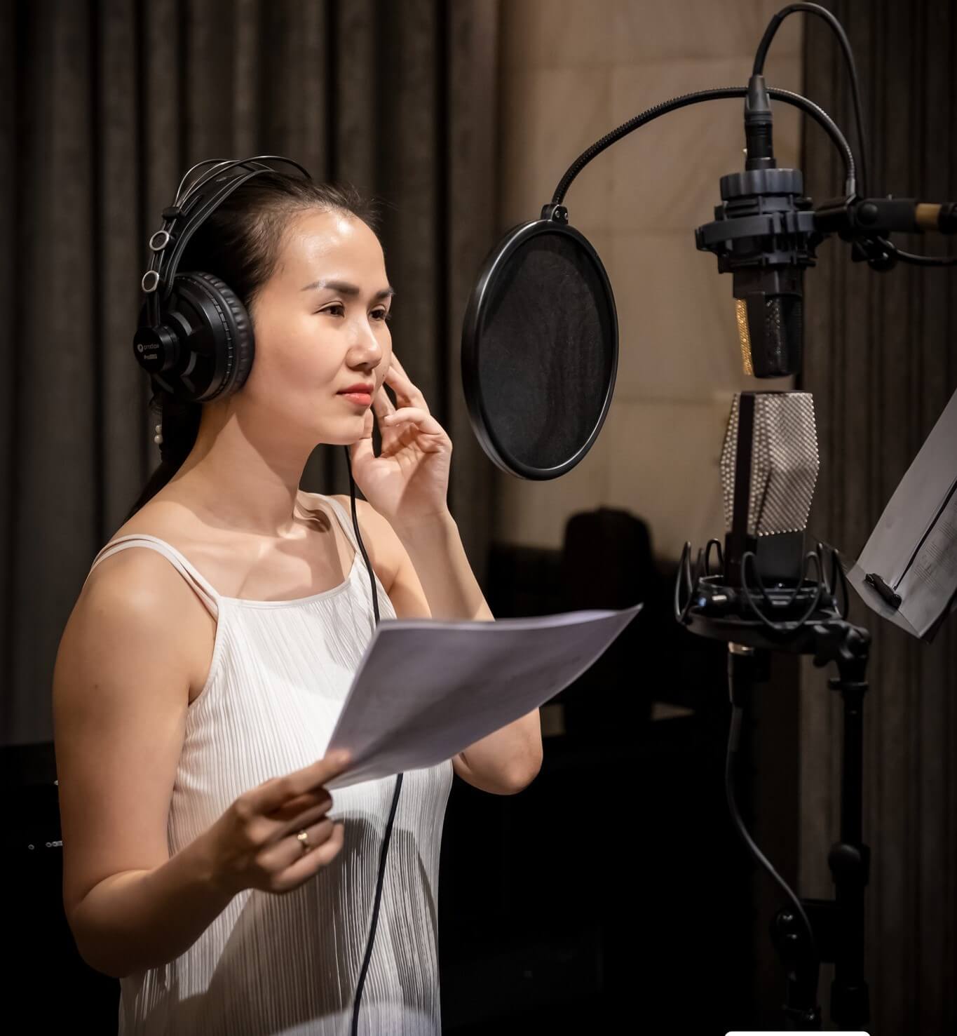 vietnamese voice actor, vietnamese voice talent, vietnamese voice over, vietnamese narrator